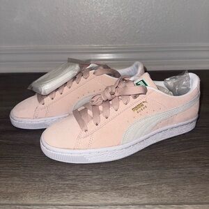 PINK SUEDE PUMAS BRAND NEW SIZE 8